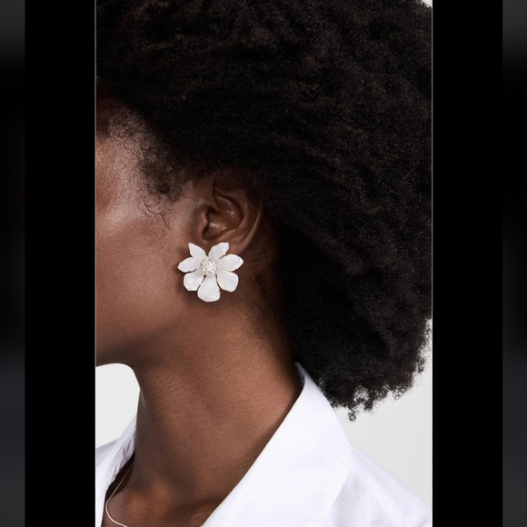 NWT Lele Sadoughi White Mother of Pearl Wallflower Button Post Earrings - Picture 3 of 7